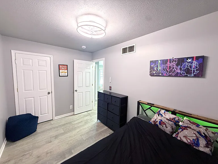 2244 W Taft St — Photo 12