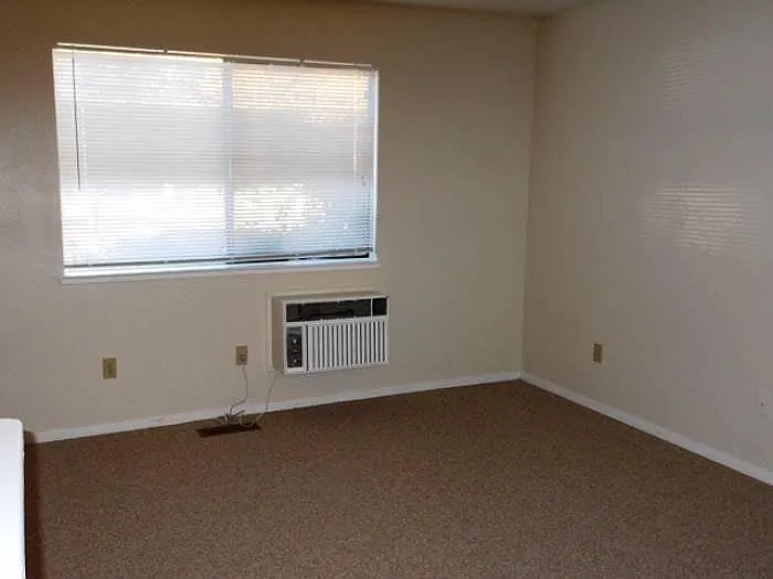 1250 Salem Pl #3 — Photo 5