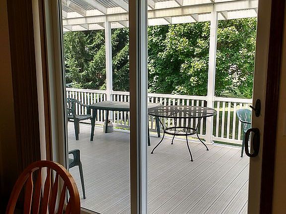 dinette deck access 