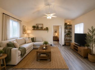 561 E 20th St, Long Beach, CA 90806