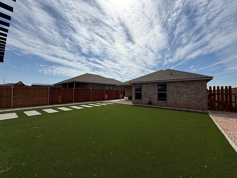 2122 Marfa Ln — Photo 17