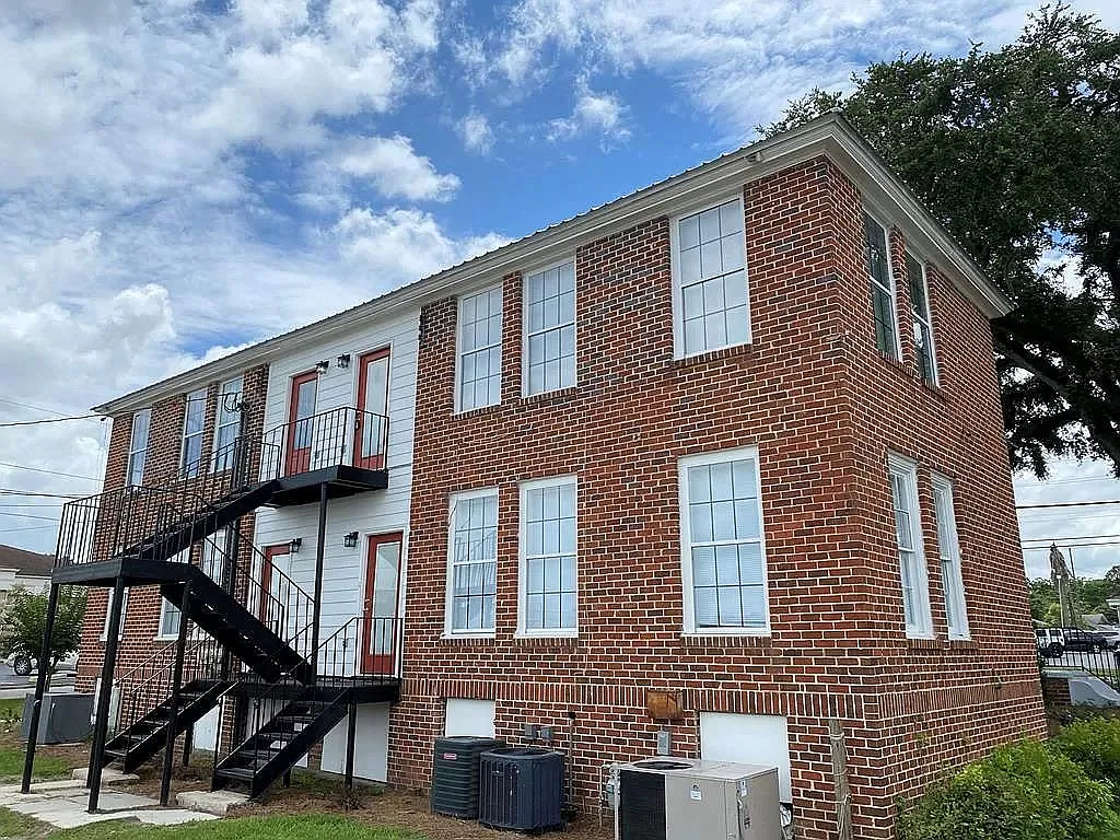 2 bed, 1.5 bath, 1250 sqft, $1,100 — Photo 2