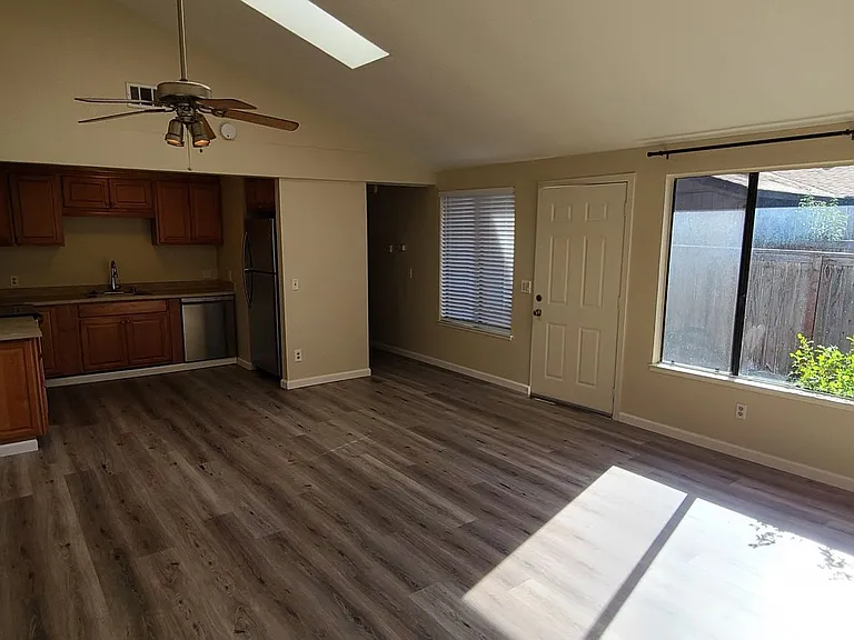 850 E Cotati Ave #4 — Photo 5