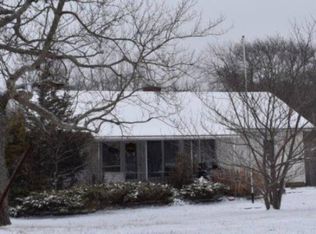 16 Edwards Ave, Calverton, NY 11933