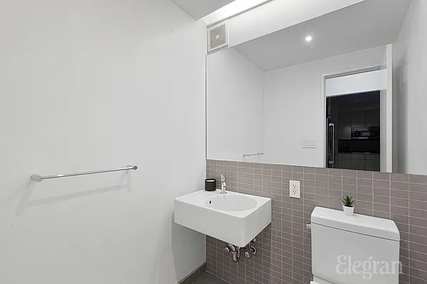 Sold by Elegran | media 9