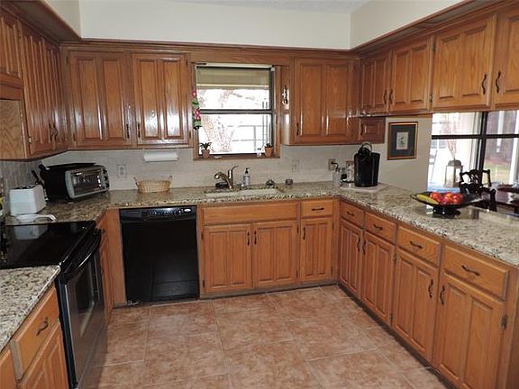 4th image of 5049 Robertson Dr