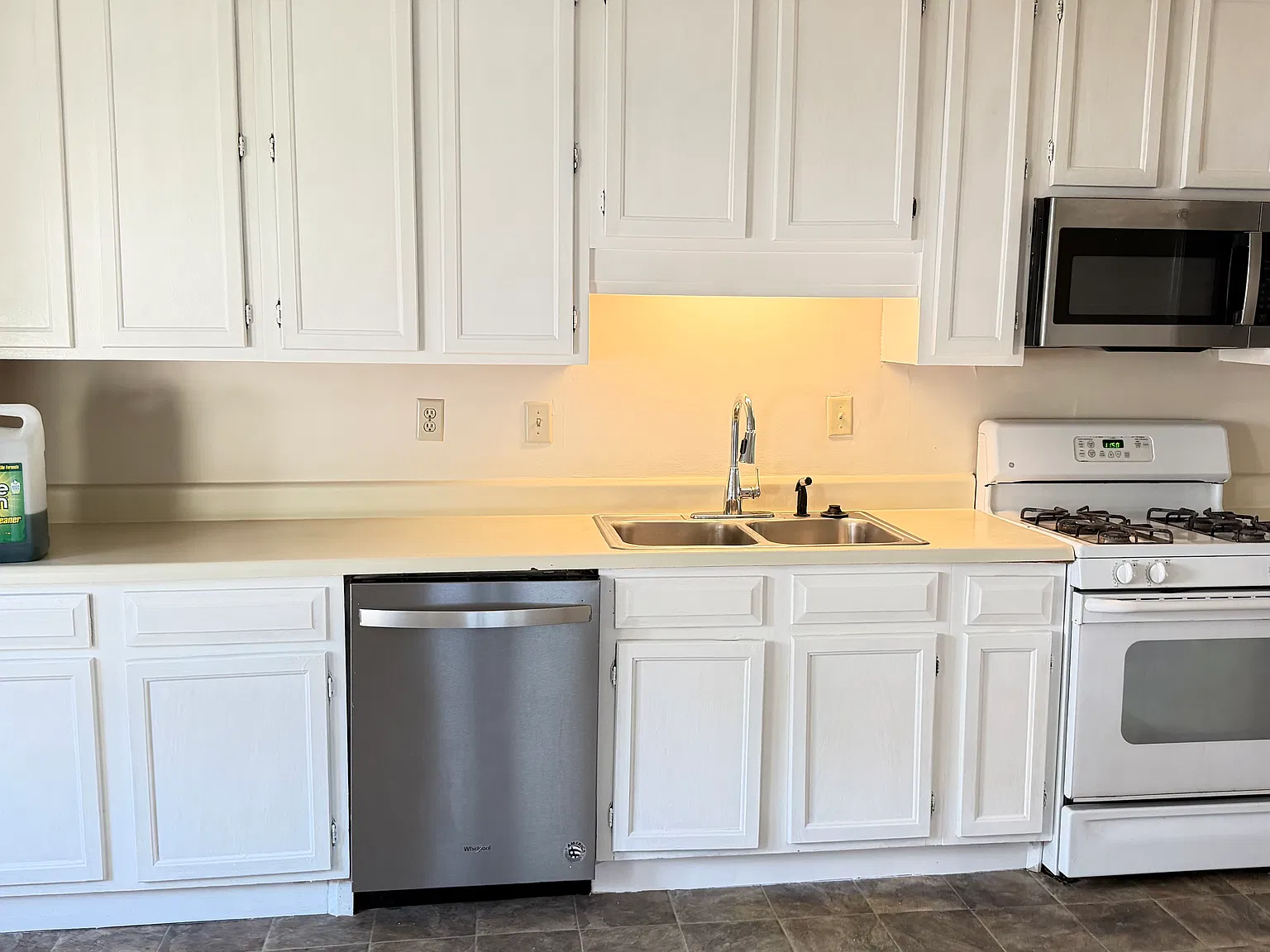 2 bed, 2.5 bath, 1280 sqft, $1,550 — Photo 1