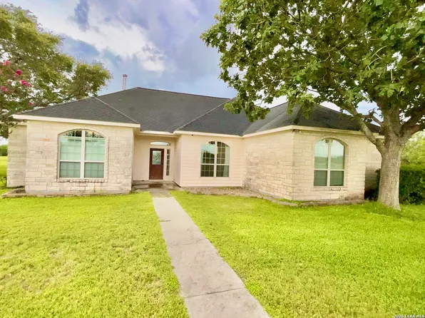 721 DEAF SMITH RD, Beeville, TX 78102