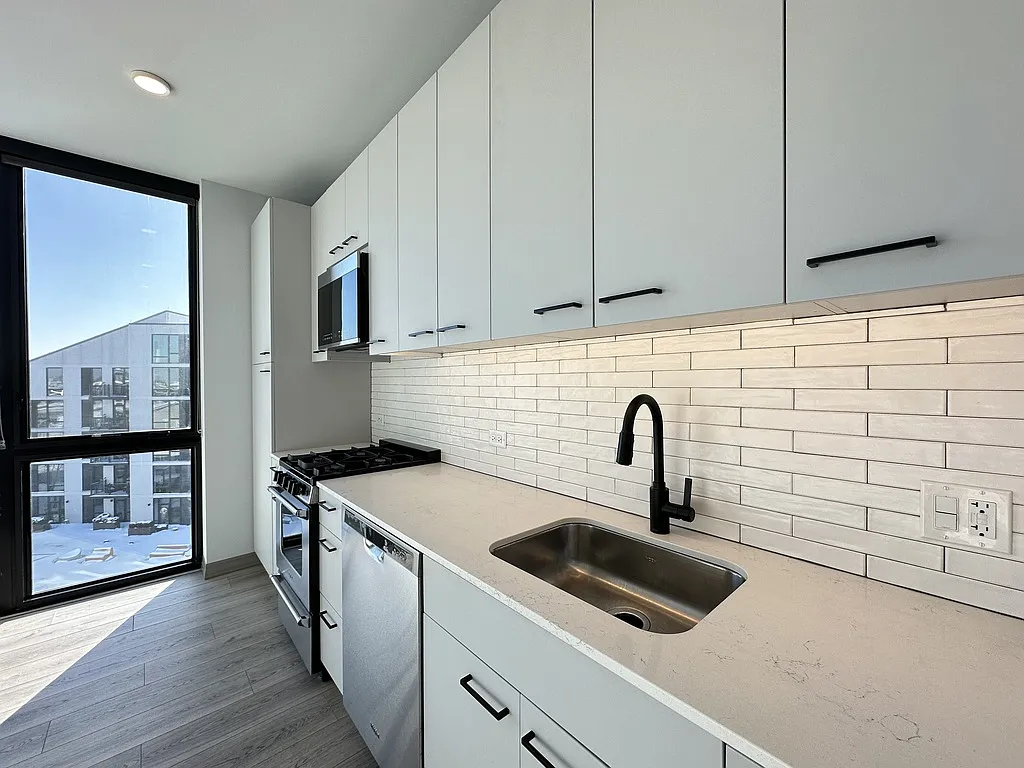 Attractive 1 Bed, 1 Bath at Elston + Webster (Bucktown) — Photo 4