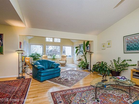 4th image of 6041 N Winwood Dr