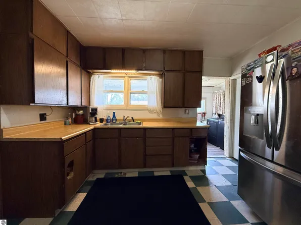 317 N Pickard St, Marion, MI 49665