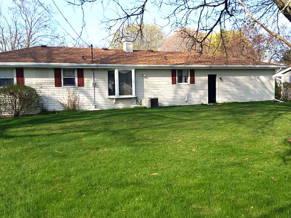 Spacious Back Yard