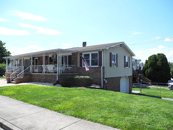 Front yard/porch