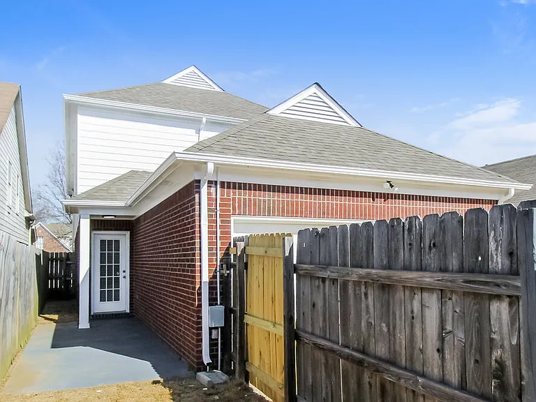8565 Griffin Park Dr — Photo 20