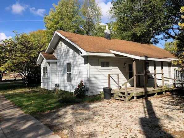 217 N 3rd St, Georgetown, IL 61846