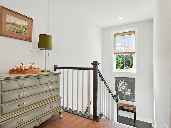 5th image of 602 Spruce Ln