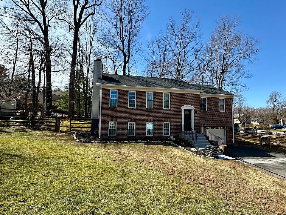 1st image of 5940 Burnside Landing Dr
