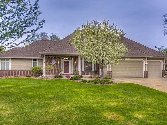 2nd image of 2300 Great Oaks Dr