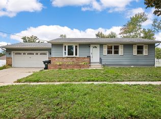 936 29th St NW, Cedar Rapids, IA 52405