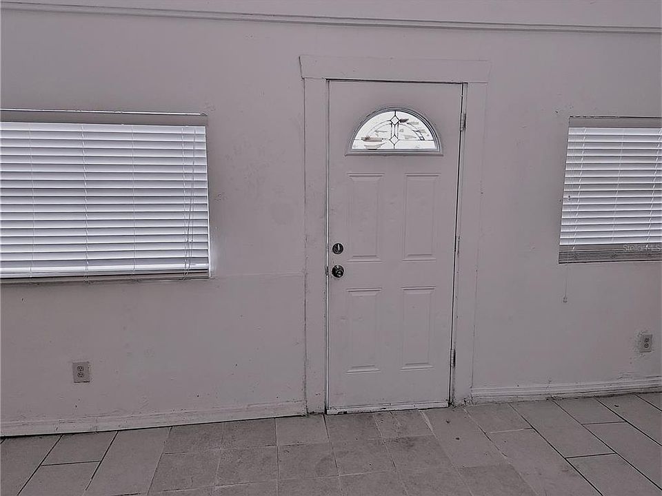 1st image of 405R Eastport Dr