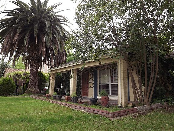 4th image of 1006 N Country Club Blvd