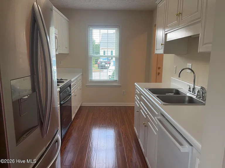 817 Fripp Ct — Photo 3