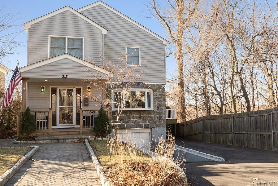 1st image of 315 Roundhill Dr