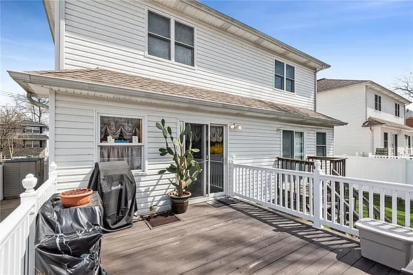Sold by Ben Bay Realty of Marine Park  | media 21