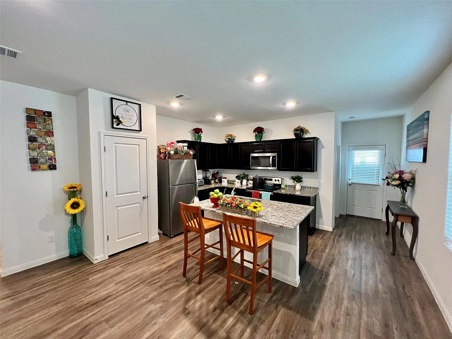 3 bed, 2.0 bath, 1405 sqft, $1,995 — Photo 4