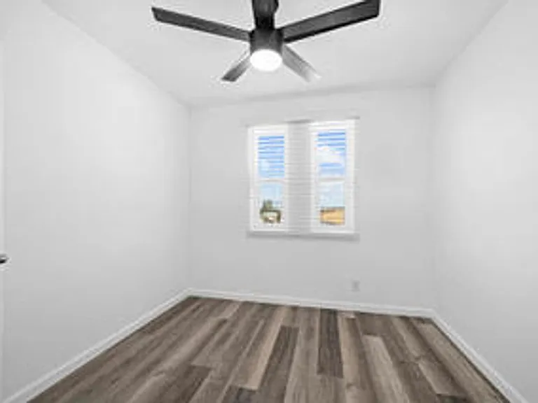 2136 Drescher St — Photo 12