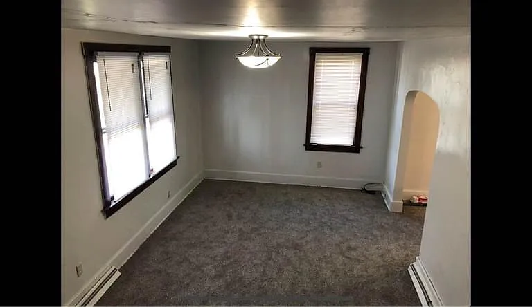 909 Oakland Ave — Photo 9