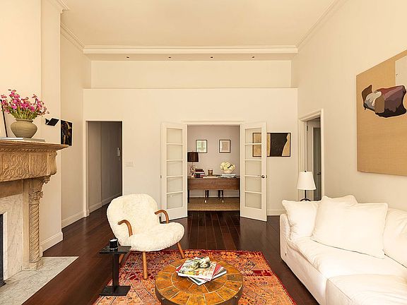 5th image of 165 E 60th St APT 6D