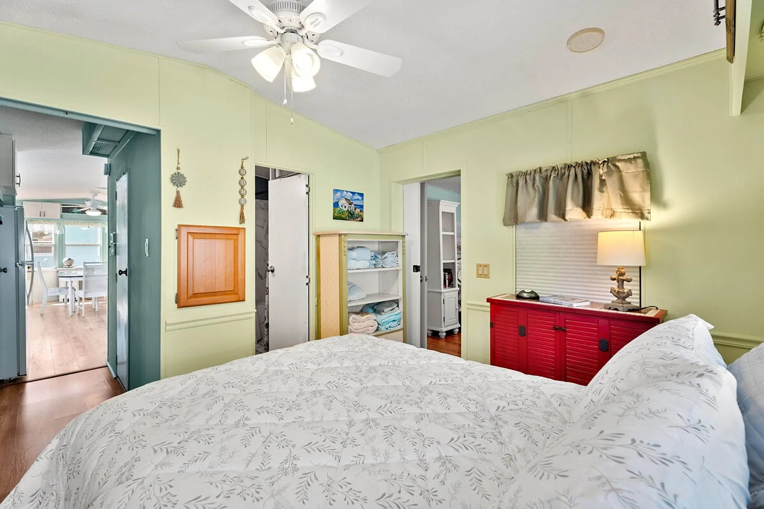 2 bed, 1.0 bath, $4,549 — Photo 4