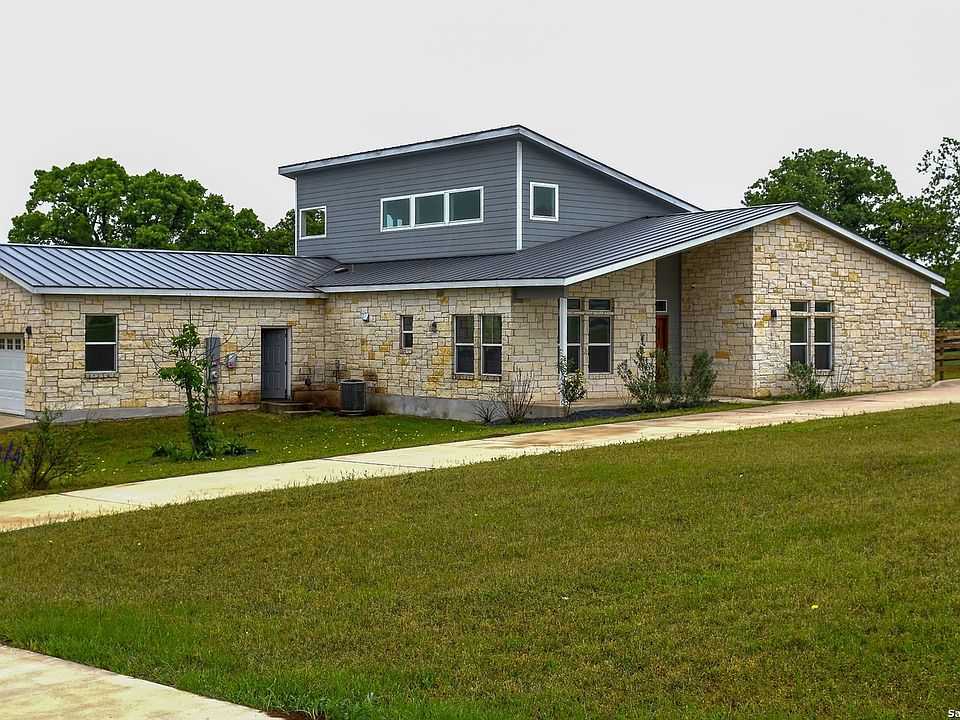 1st image of 161 Pavilion Dr