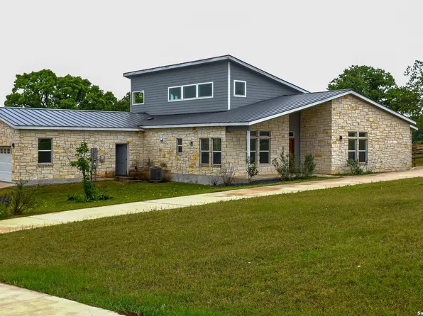 161 Pavilion Dr, Cedar Creek, TX 78612