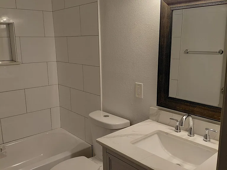 Beautiful 2 Bedroom Casita w/ Yard in Gated NE Heights Compound — Photo 9