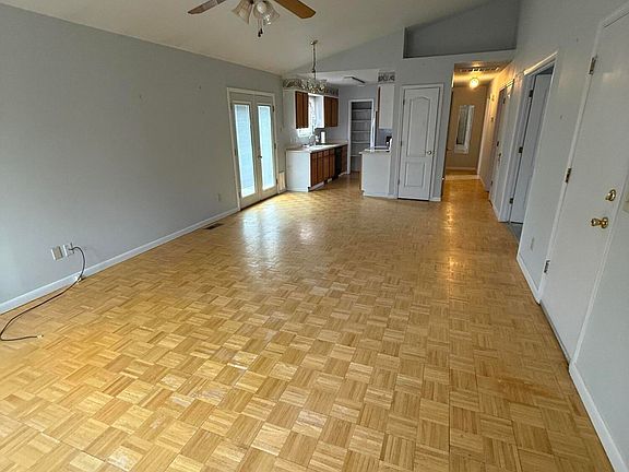 4th image of 285 Amanda Ln