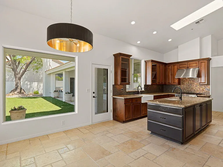 8638 E Dahlia Dr — Photo 16