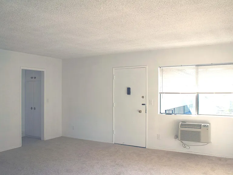 115 S Meridith Ave #5 — Photo 4
