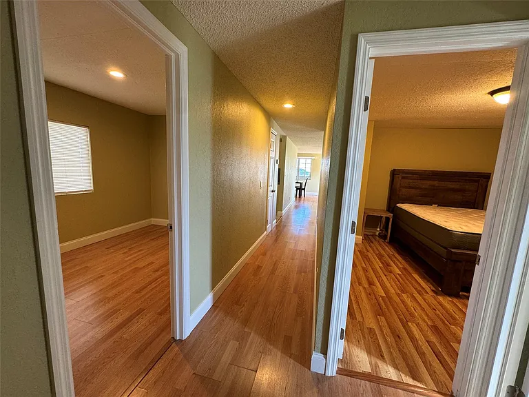 3028 Lakeshore Dr — Photo 25