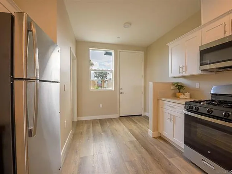 1316 E Grand Ave #104 — Photo 15