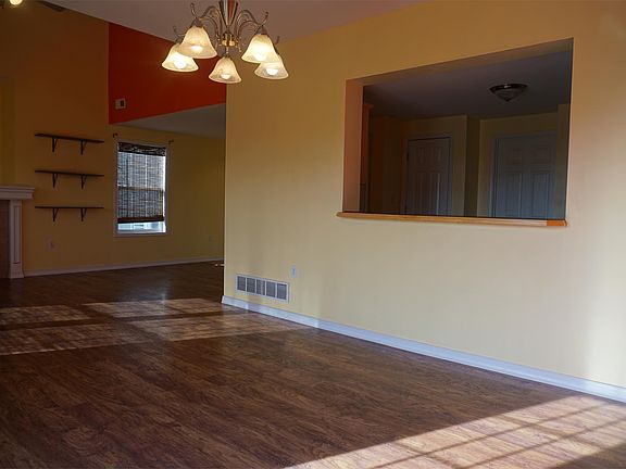 4th image of 2811 Elm Creek Dr #1