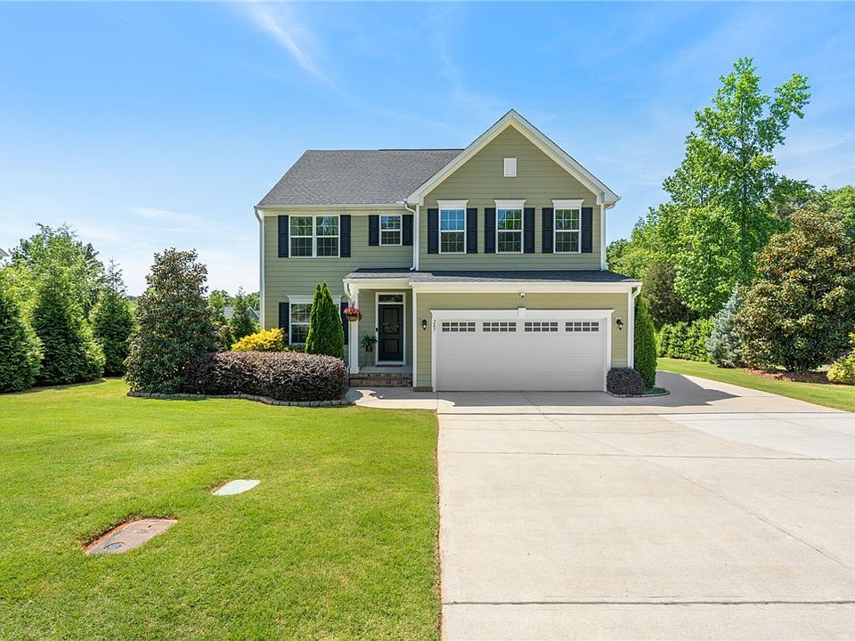 1st image of 207 Sparrow Dr