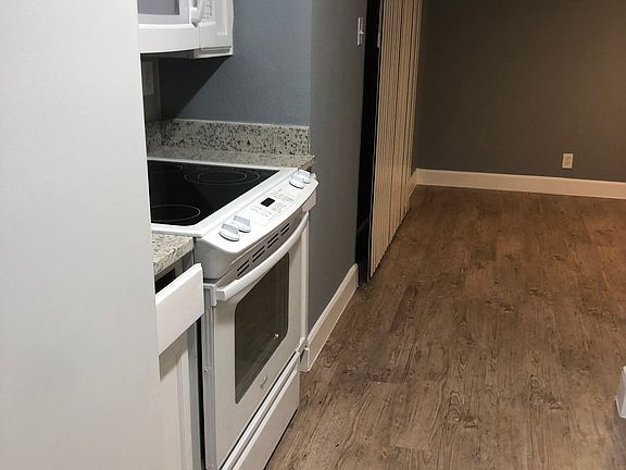 4th image of 8401 Forest Ridge Dr