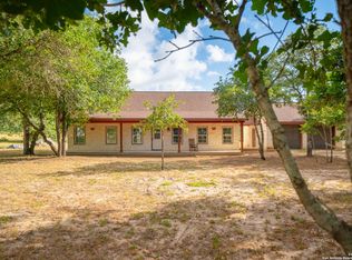 128 Wild Stallion Dr, La Vernia, TX 78121