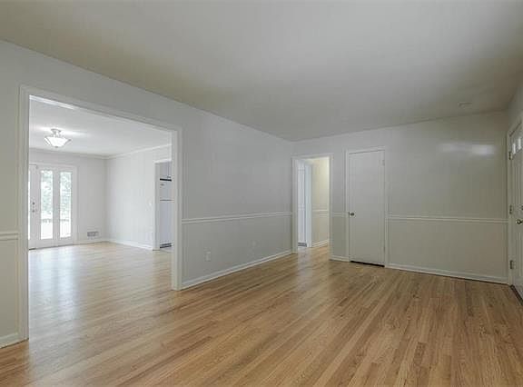 3rd image of 602 E 109th Ter