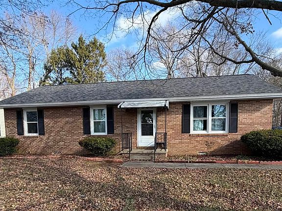 2nd image of 202 Greenbriar Ct