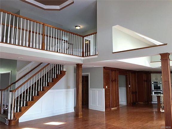 4th image of 110 Stoughton Ln