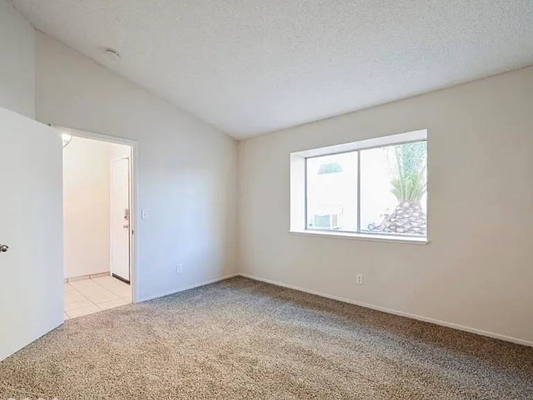4405 McBride Dr — Photo 9