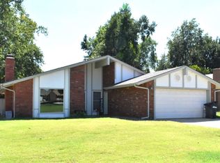 2029 Wagon Trl, Enid, OK 73703